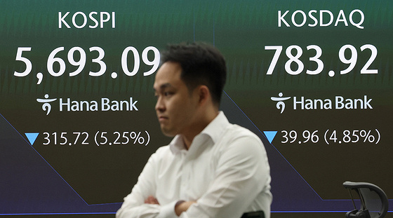 삼성전자 -6% 하이닉스 -8%…'미 물가충격'에 코스피 5%대 급락